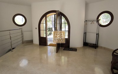 Fantástica villa con gran parcela, con privacidad y vistas al mar.